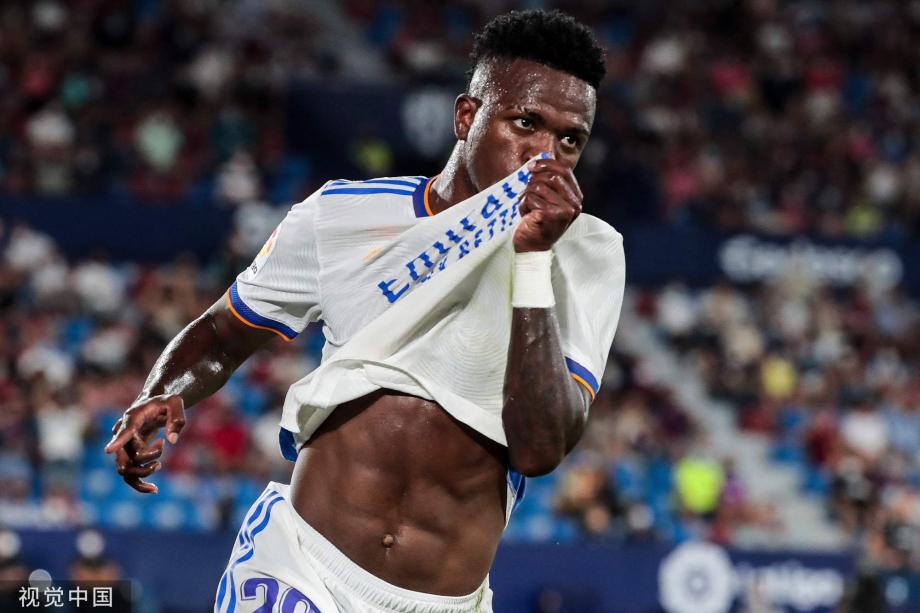 投篮靠谱！浙江新外援兰道夫14中8贡献28分，三分5中4