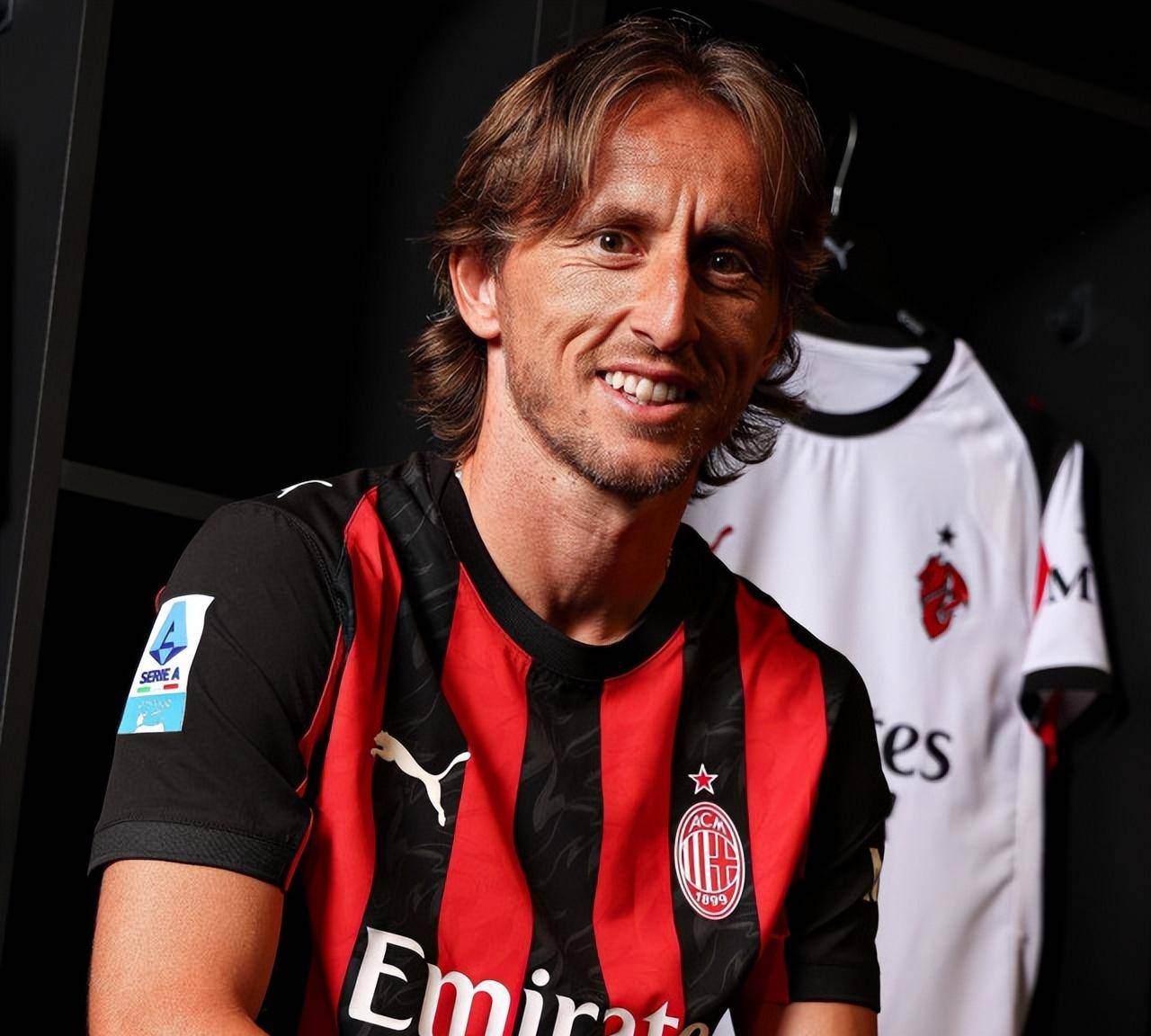 沙媒：坎塞洛告知新月高层自己想离队，但小因扎吉不想放他走