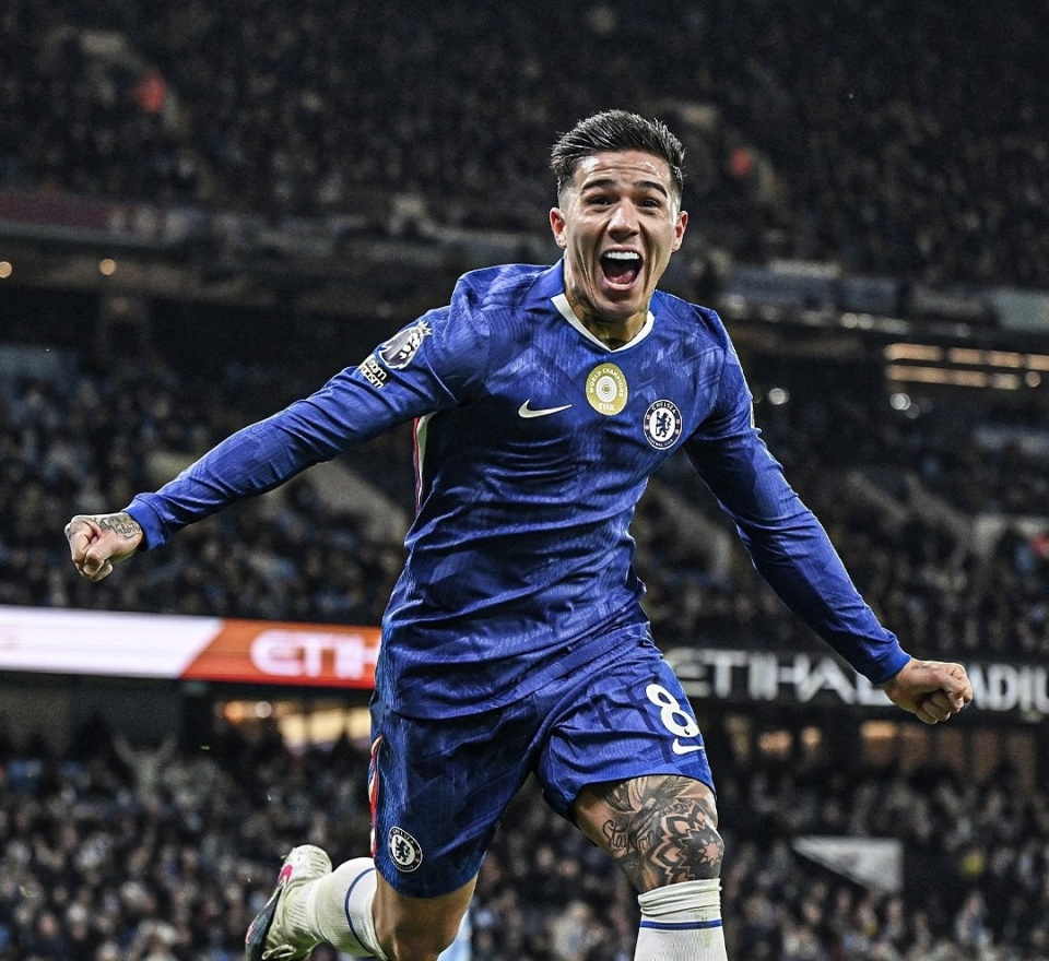 福布斯穿7号替补登场，是马丁内斯执教后第14位完成首秀球员