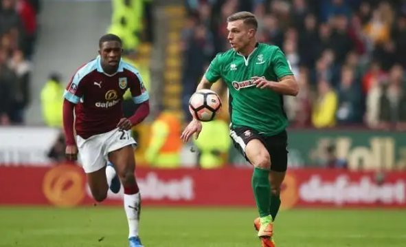 战广岛三箭前路易斯晒照：最后一舞；球员与申花合同月底到期