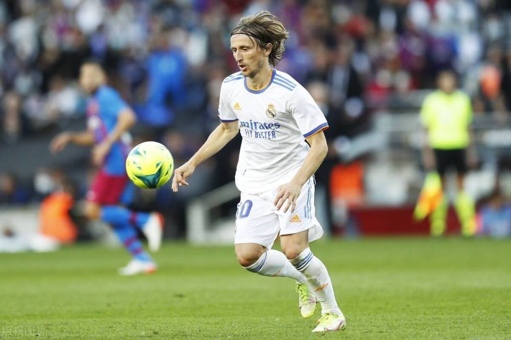 北京国安玄学加持？罕见：河南球迷震撼出征，大量聚集在候车厅